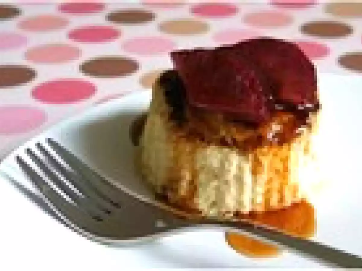 Gâteau des anges aux fraises sur le barbecue