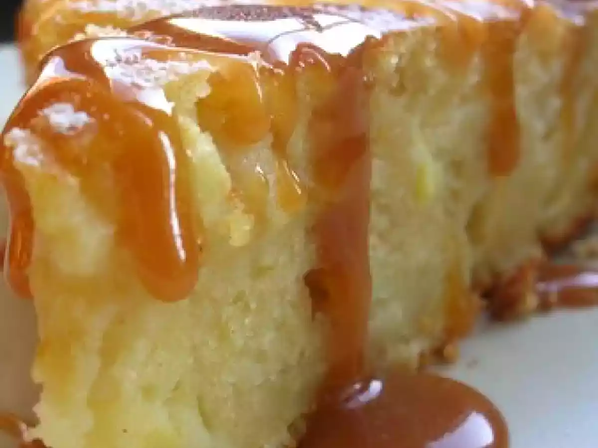 Gâteau extra-Moelleux aux Pommes et au Caramel à la fleur de sel