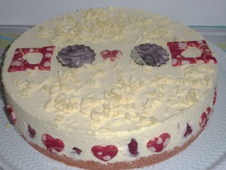 Gateau Mousseux Chocolat Blanc Framboises Et Biscuits Roses Recette Ptitchef