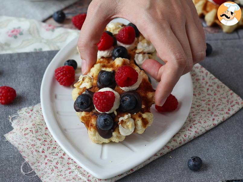 Gaufres garnies aux fruits, chocolat et chantilly - photo 4