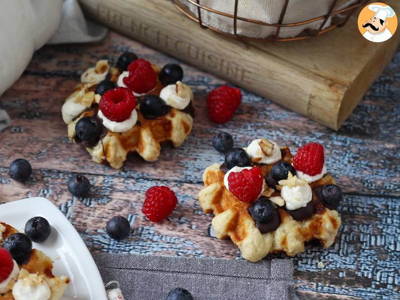 Gaufres garnies aux fruits, chocolat et chantilly - photo 6