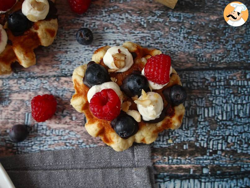 Gaufres garnies aux fruits, chocolat et chantilly - photo 8