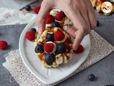 Gaufres garnies aux fruits, chocolat et chantilly - photo 4