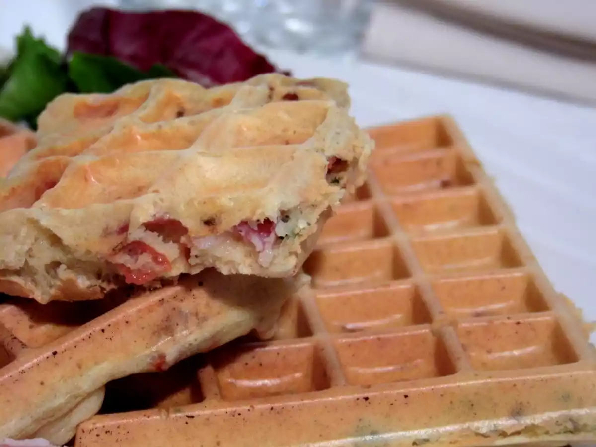 Gaufres salées à la tomate séchée, pancetta et parmesan - photo 2
