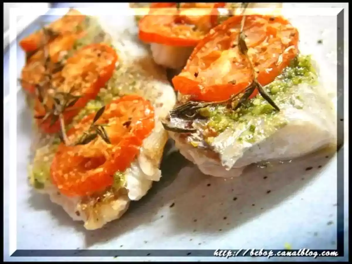 Lieu noir sous une couverture de tomates - photo 4