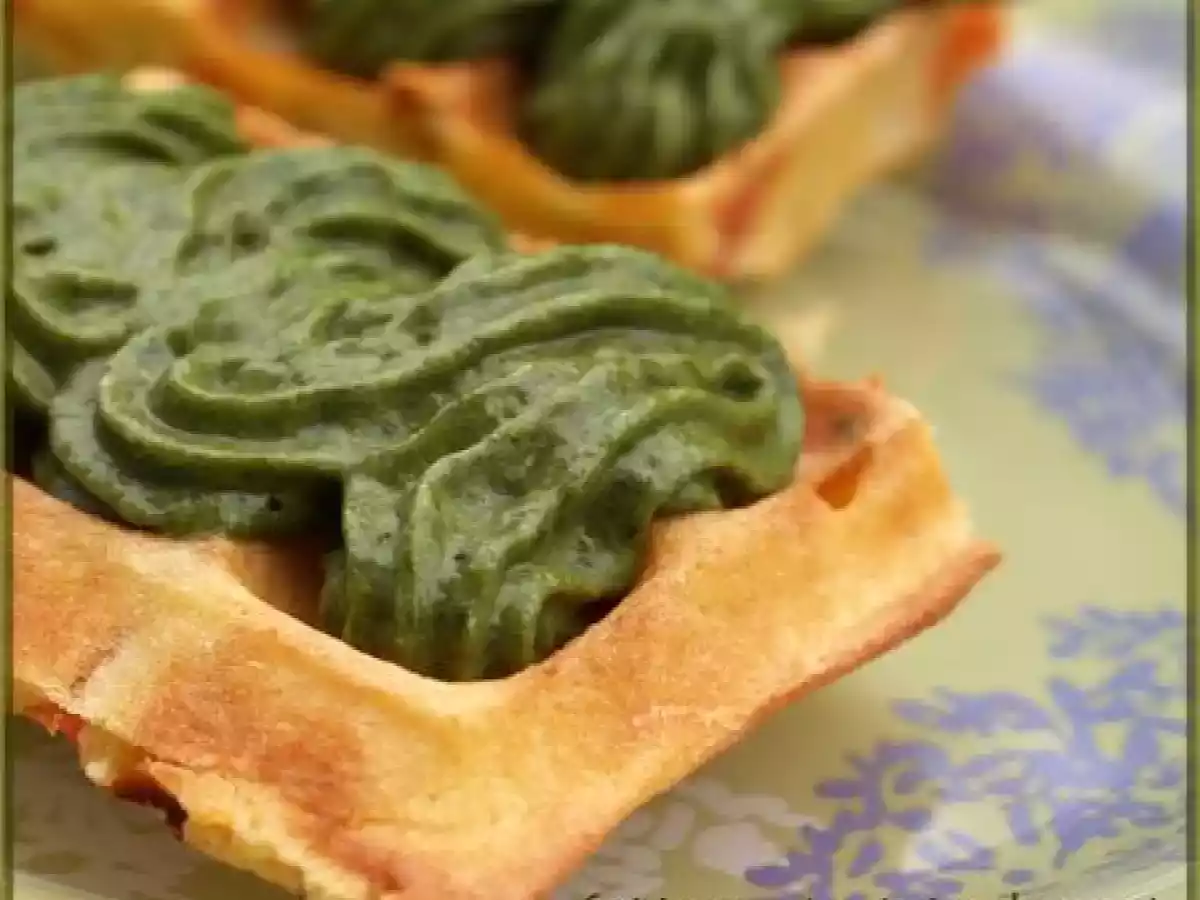 Minis Gaufres Tomate - Féta - Menthe accompagnées de mousse aux Epinards