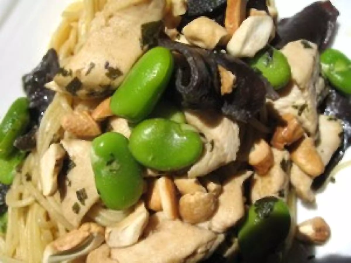 Nouilles à la chinoise, gingembre, ail, coriandre... excellentes! - photo 2