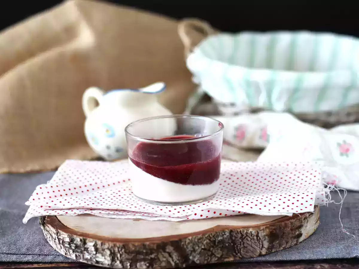 Panna cotta au coulis de fruits rouges