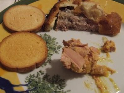 Pâté en croûte maison et foie gras sur toasts chauds - photo 2