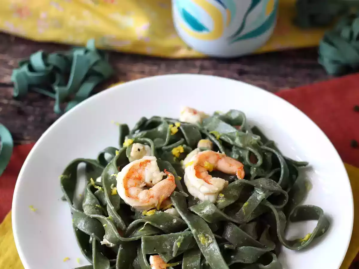 Pâtes à la spiruline, aux crevettes et au citron : un plat riche en nutriments au goût unique - photo 2
