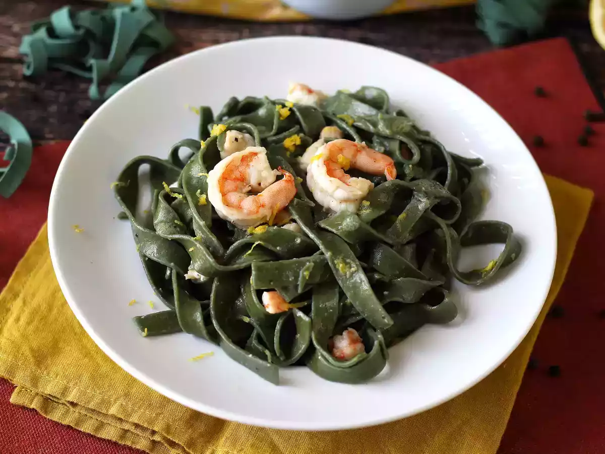 Pâtes à la spiruline, aux crevettes et au citron : un plat riche en nutriments au goût unique - photo 5