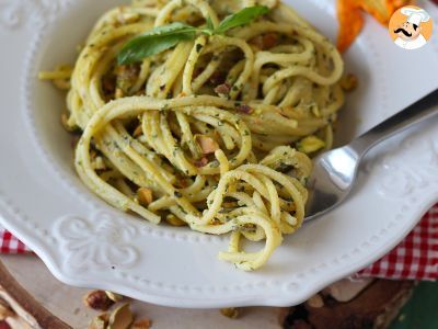 Pâtes aux fleurs de courgettes, ricotta et pistaches - photo 3