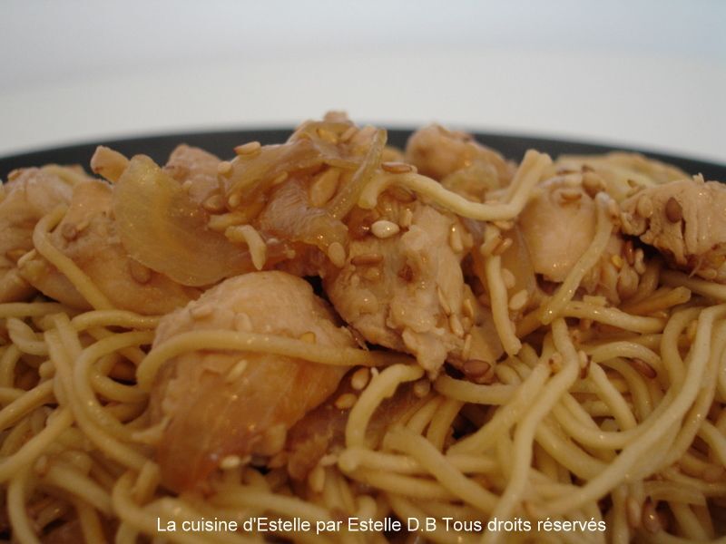 Pâtes chinoises au poulet et sésame - Recette Ptitchef
