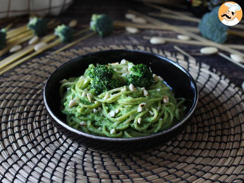 Pâtes crémeuses au brocoli et aux amandes