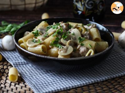 Pâtes crémeuses aux champignons et à la saucisse