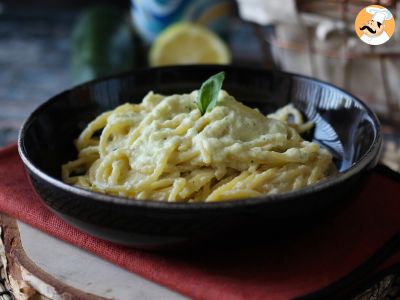 Pâtes crémeuses aux courgettes, citron et yaourt grec