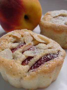 Peaches Petits Gateaux Aux Peches Et Aux Amandes Recette Ptitchef