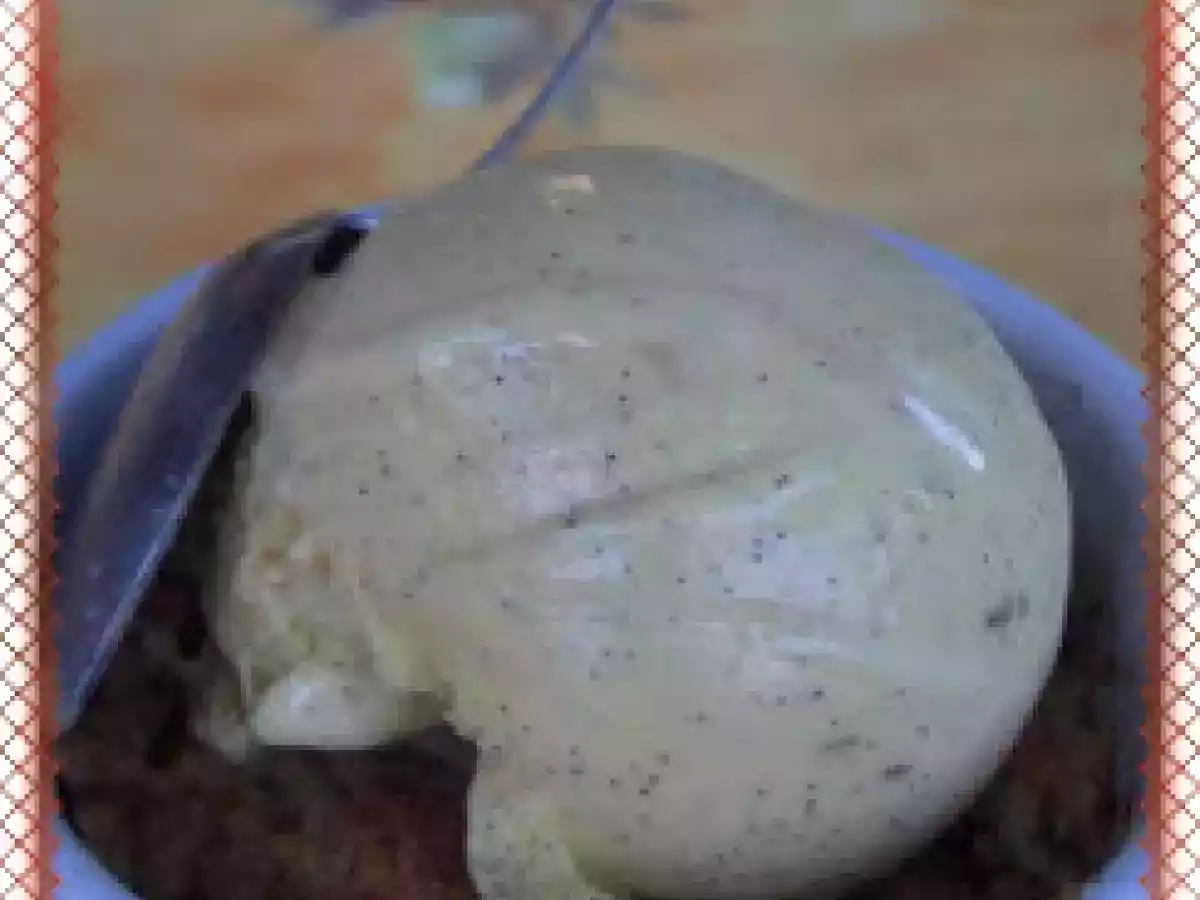 Petit crumble de mirabelles à la cannelle et boule de glace très vanille