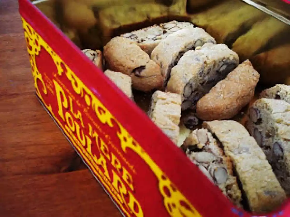 Petites choses : madeleines roquefort-datte et croquants aux amandes - photo 2