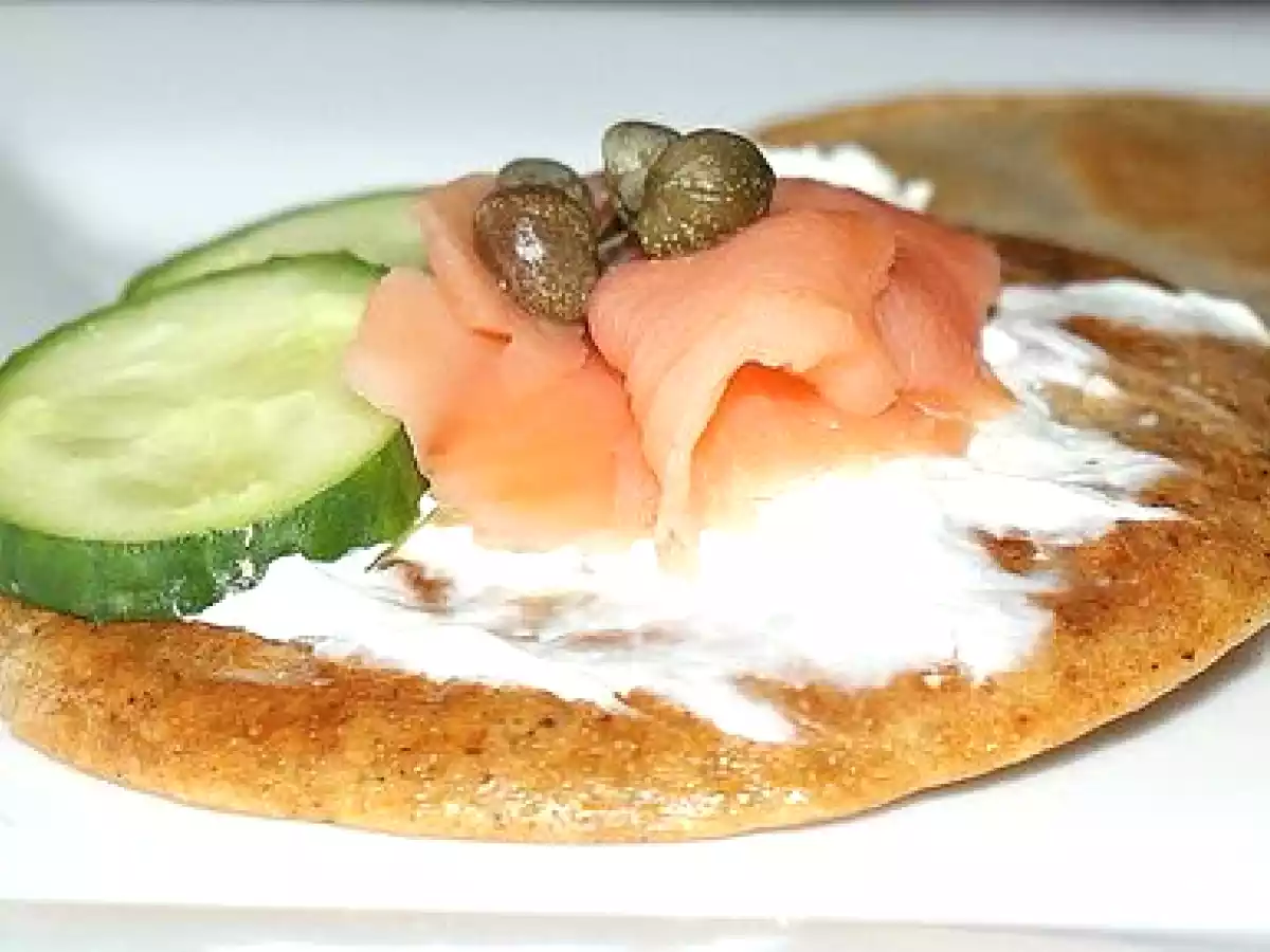 Petits blinis au saumon et fromage blanc défi lancé par Malorie:) - photo 2