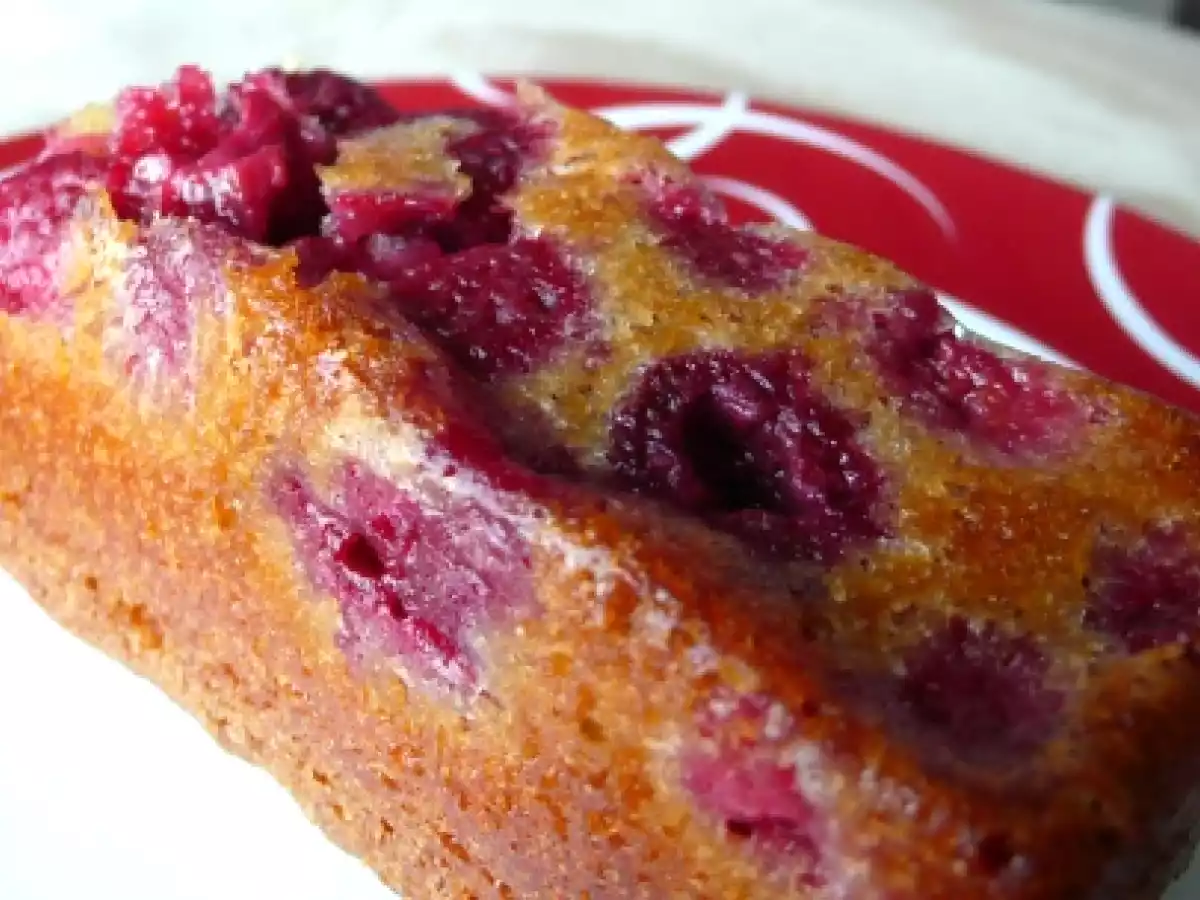 Petits cakes renversés à la framboise, parfumés au sirop de fraises - photo 2
