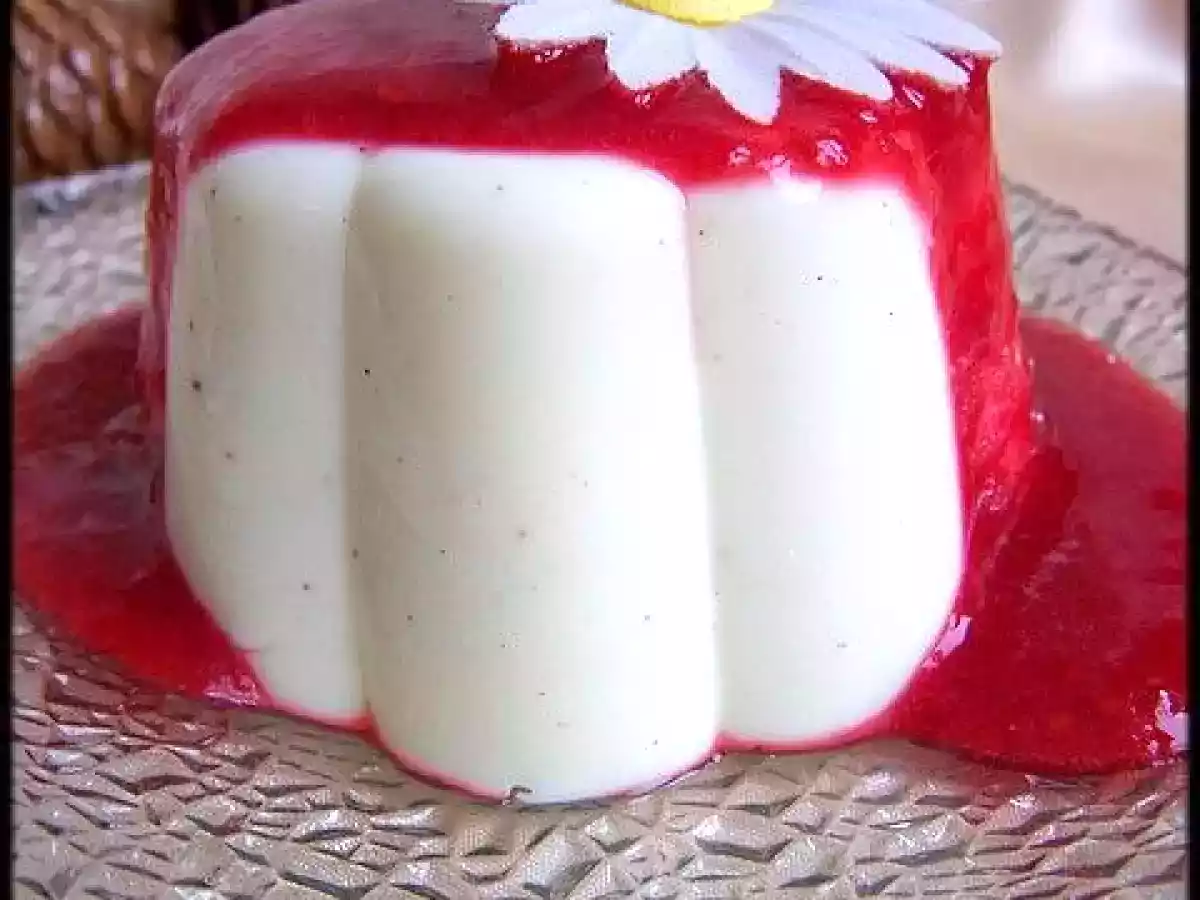 Petits flans au lait concentré sucré, coulis de framboises