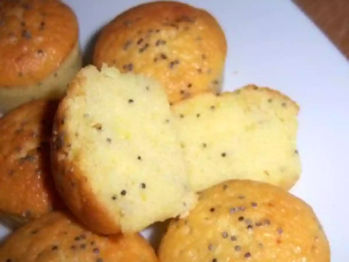 Petits moelleux au citron vert et pavot