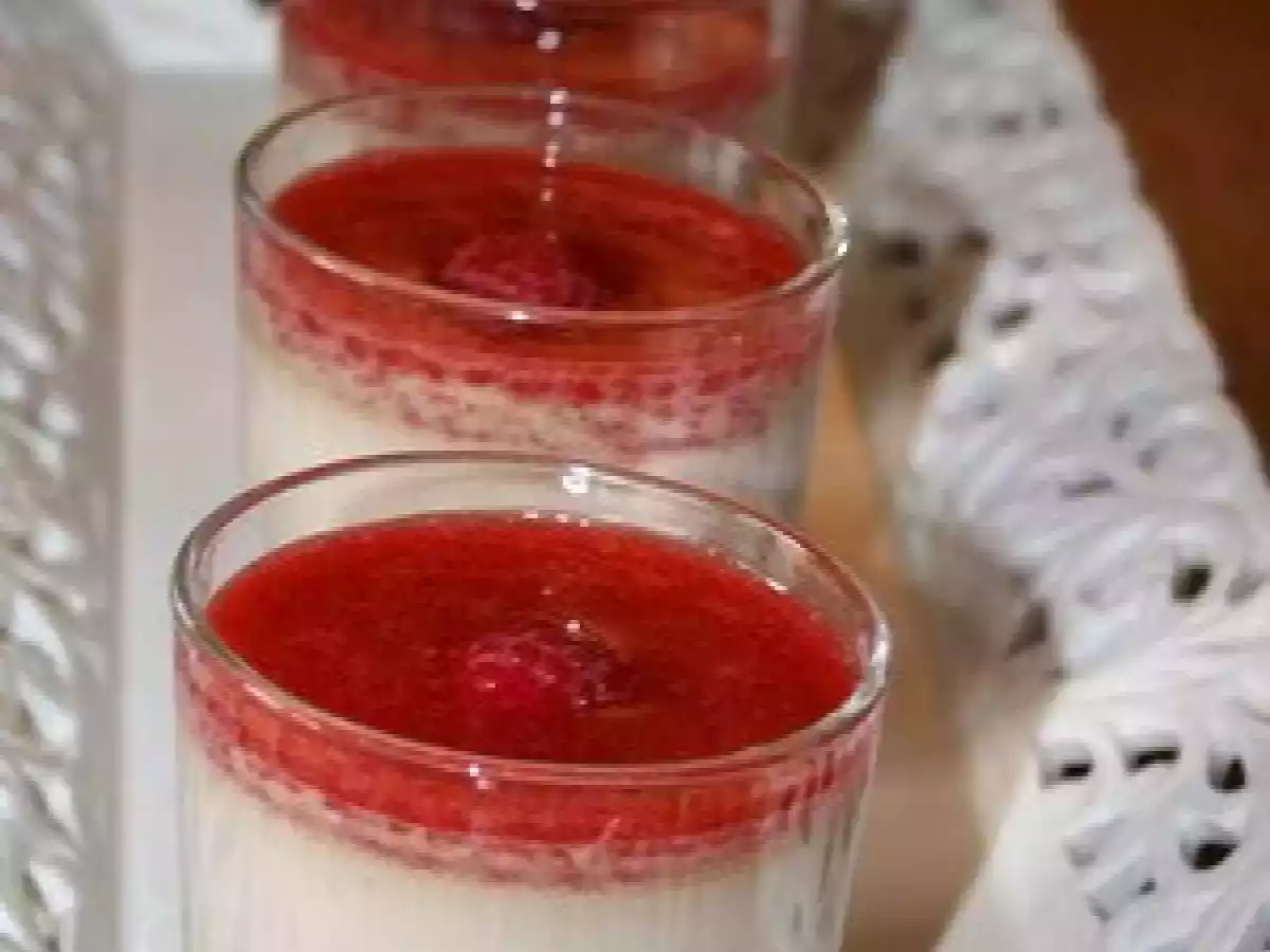 Petits pots de crème à la framboise