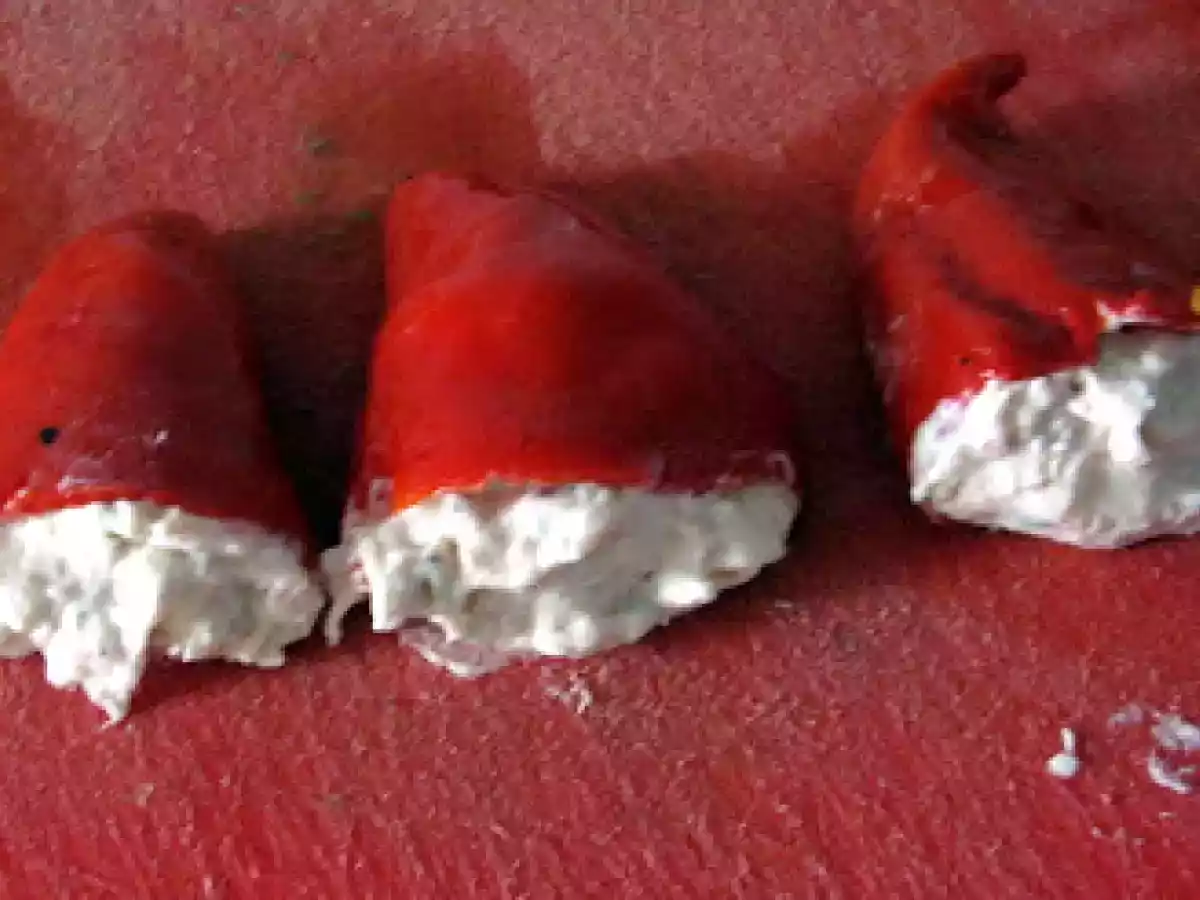 Piquillos del pimentos rellenos de bonito - photo 2