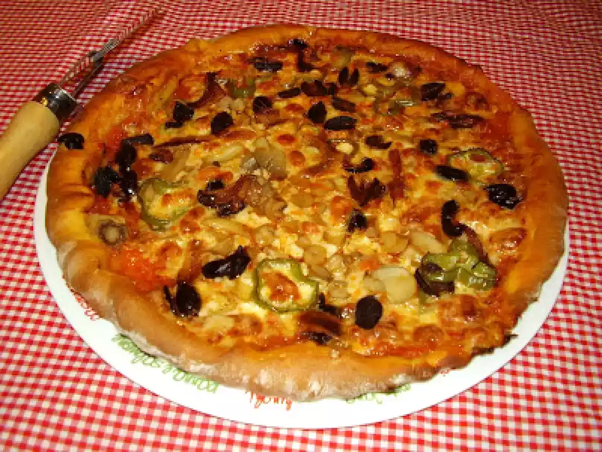 Pizza américaine aux bords fourrés