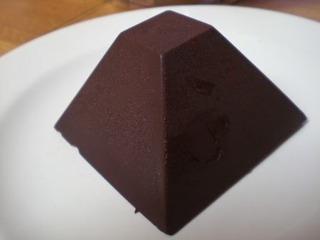 Pyramide Glacee Dans Sa Coque De Chocolat Petillant Recette Ptitchef