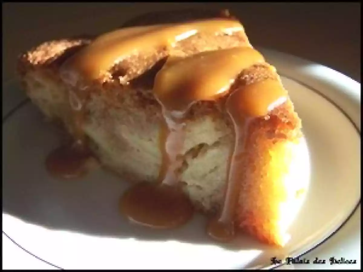 Quatre-quarts aux pommes fondantes, Sauce tiède au caramel au beurre salé