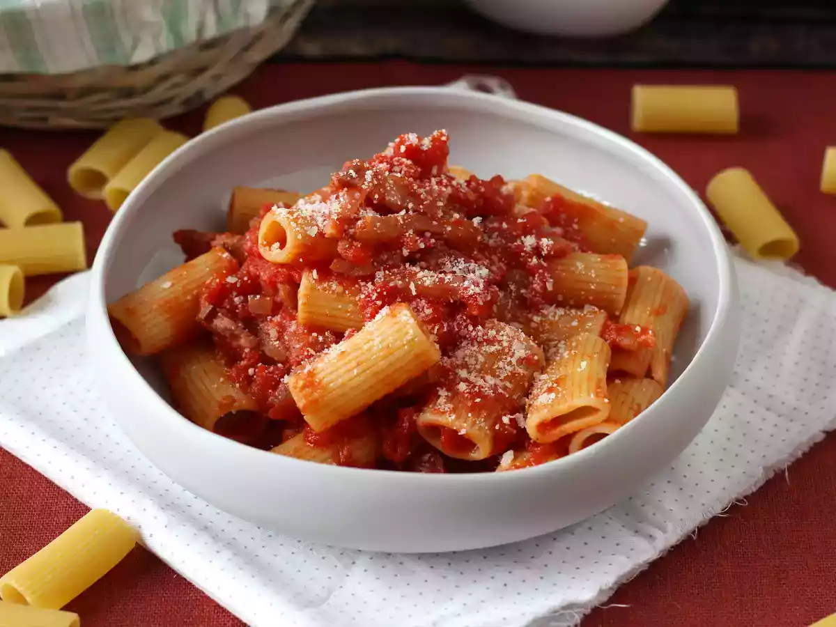 Rigatoni à l'amatriciana, la recette traditionnelle étape par étape