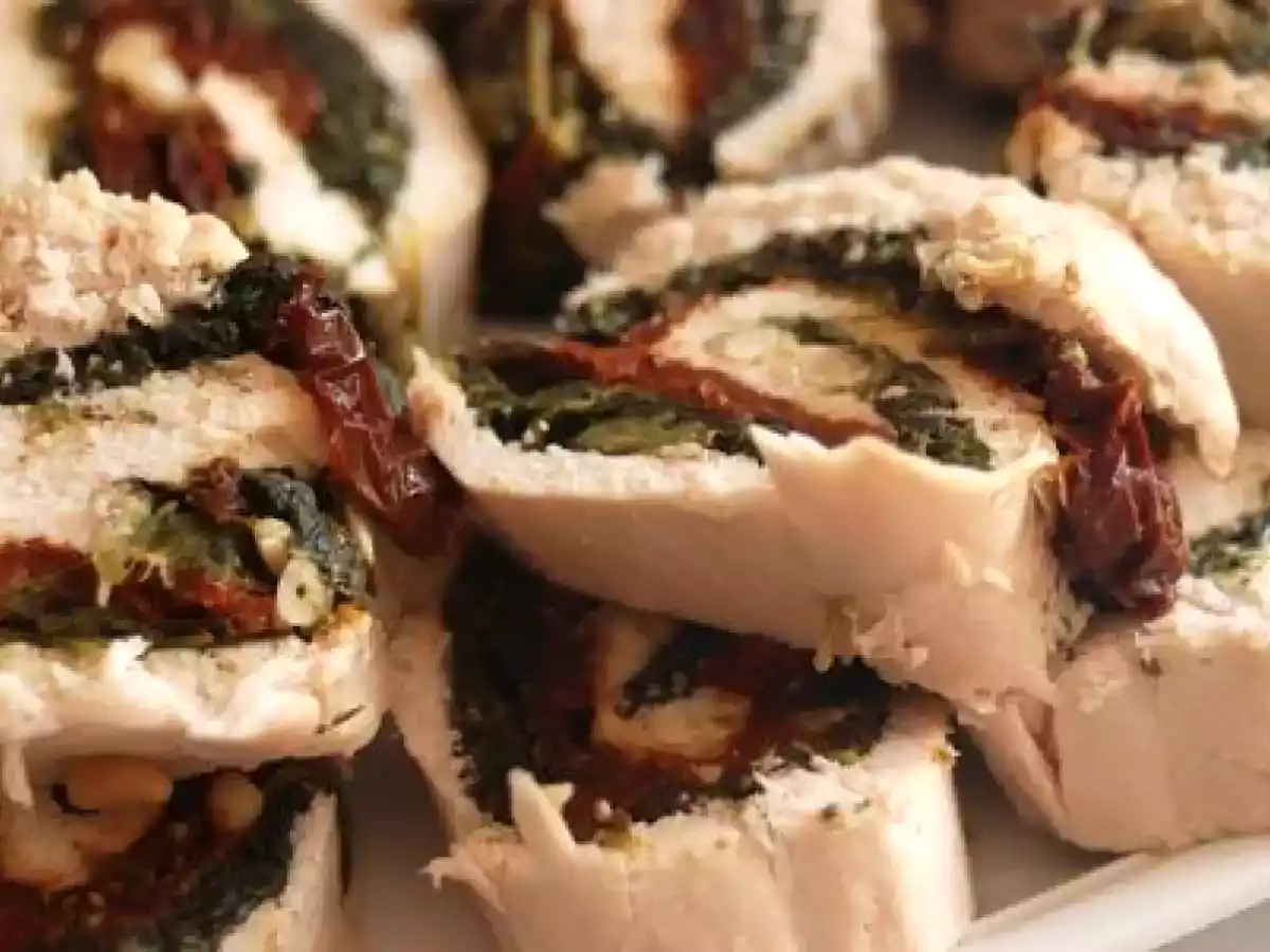 Roulé de poulet aux épinards, tomates séchées et pignons - photo 2