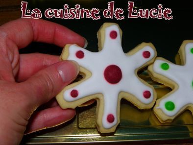 Miam ! } Le glaçage décoratif sur biscuits de Noël.
