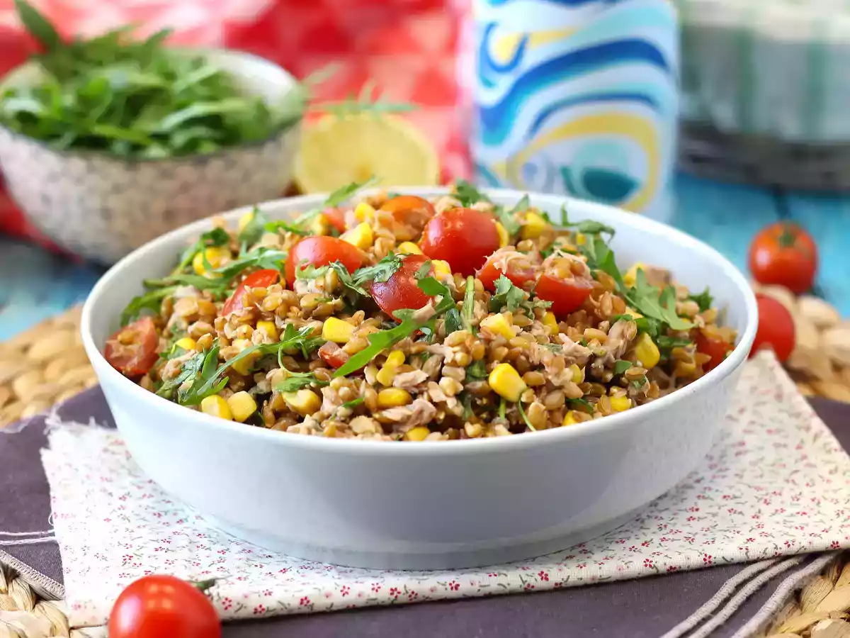 Salade d'épeautre, thon et tomates cerises : une recette légère et savoureuse!