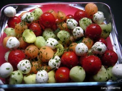 Préparation De Salade De Légumes Frais Concombres Tomates Et