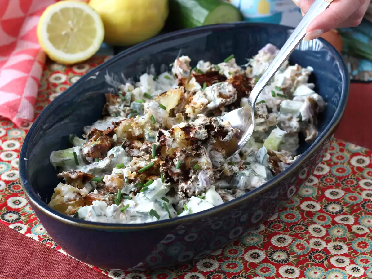 Salade de concombre et pommes de terre croustillantes