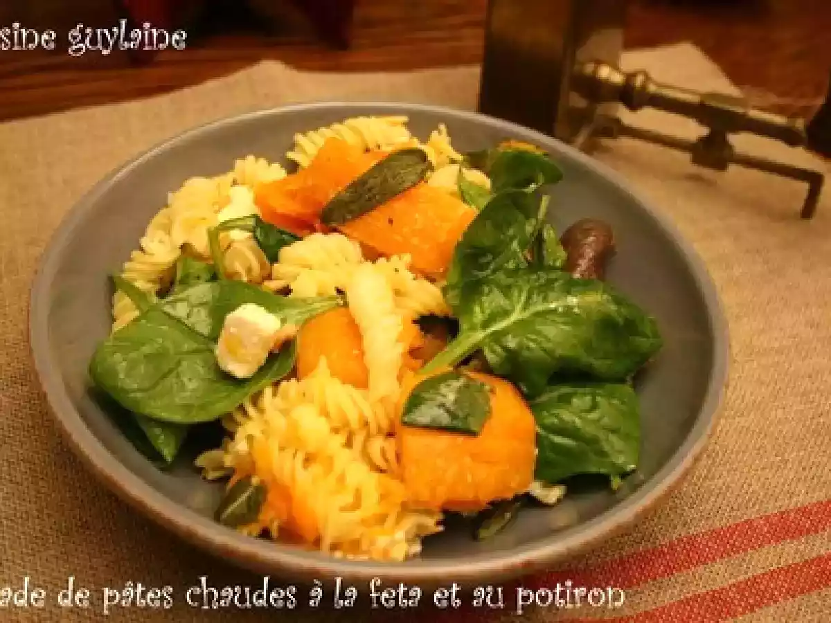 Salade de pâtes chaudes à la feta et au potiron, les légumes dans ma ville