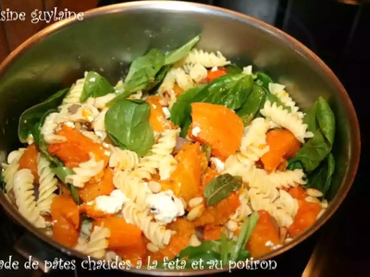 Salade de pâtes chaudes à la feta et au potiron, les légumes dans ma ville - photo 3