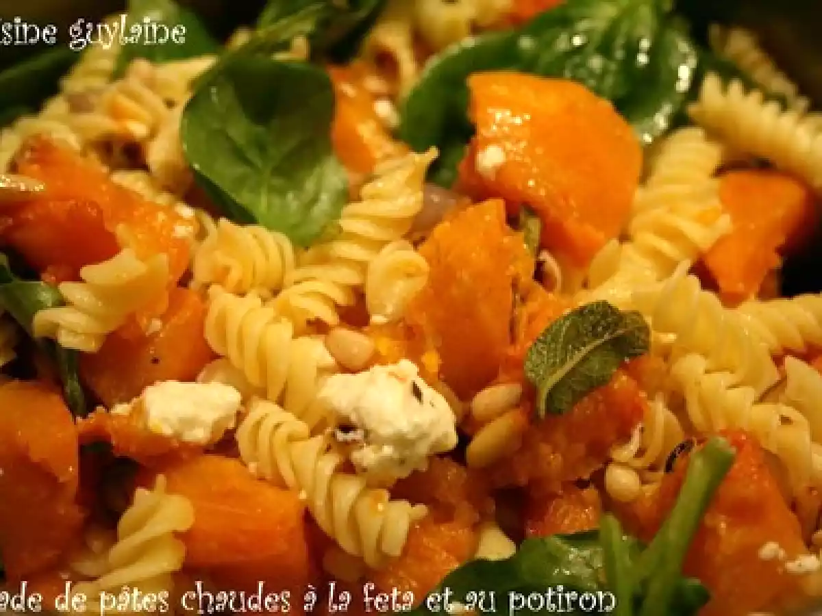 Salade de pâtes chaudes à la feta et au potiron, les légumes dans ma ville - photo 5