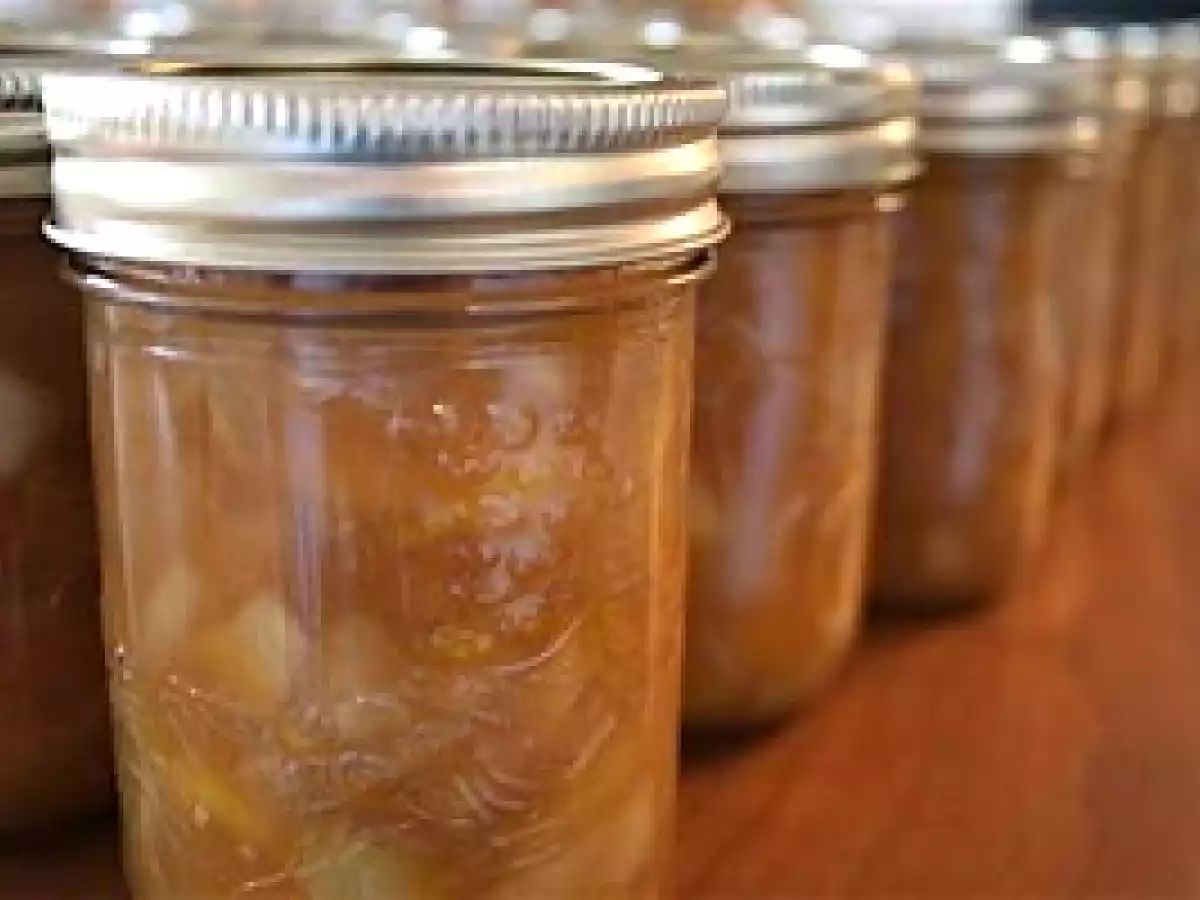 Six copines. Soixante-douze pots de chutney au parfum d'agrumes