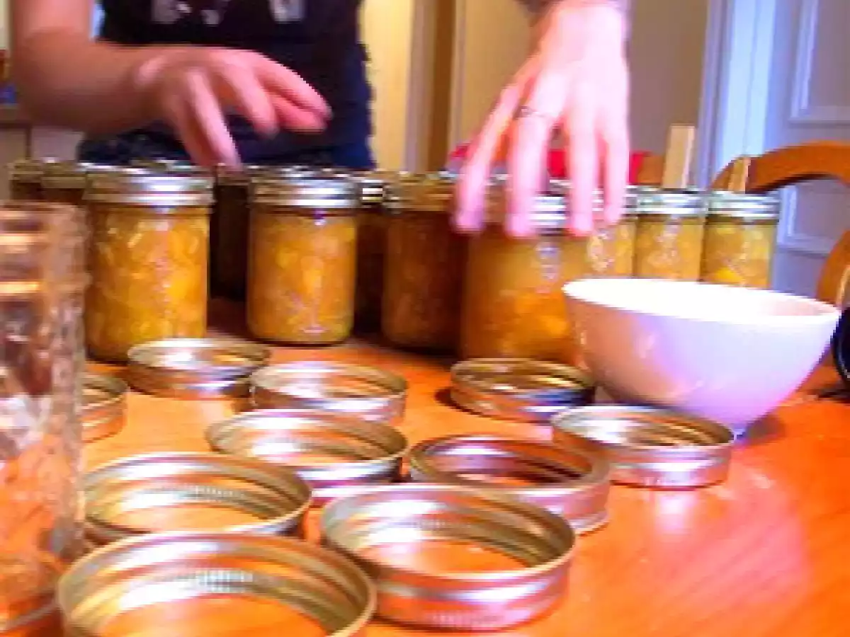 Six copines. Soixante-douze pots de chutney au parfum d'agrumes - photo 2