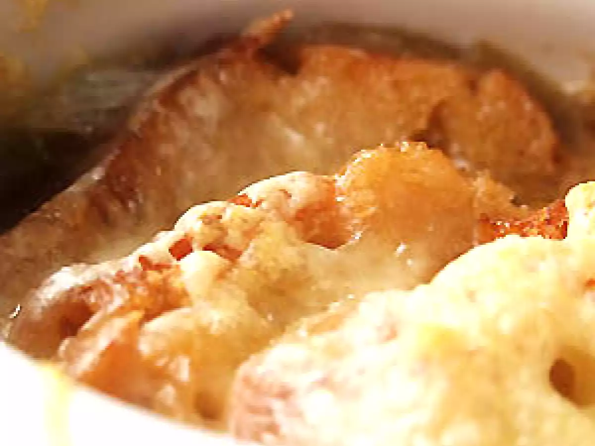 Soupe à l'oignon gratinée
