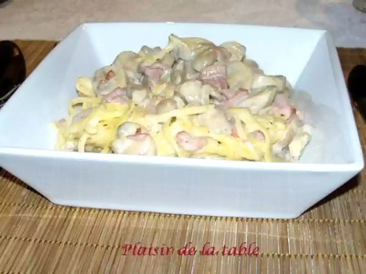 Spaghettis fromage de chèvre, bacon et champignons