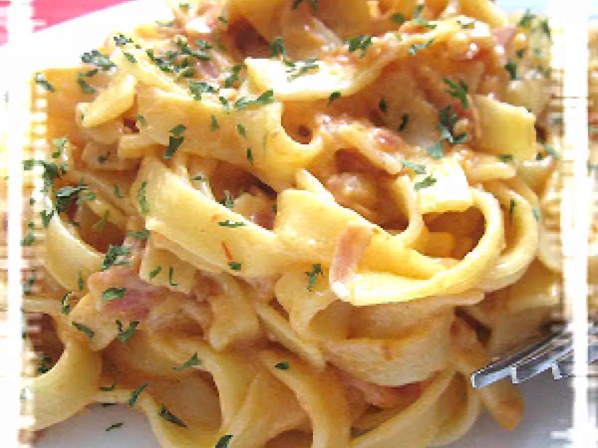 Tagliatelles à la carbonara rosée et à la pancetta