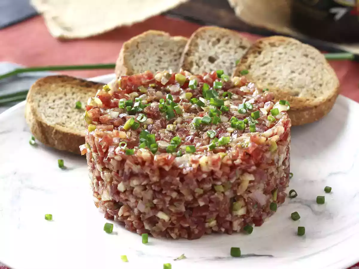 Tartare de saucisson : une version express du classique steak tartare