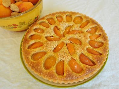 Tarte aux abricots, crème d'amandes sésame et fleur d'oranger