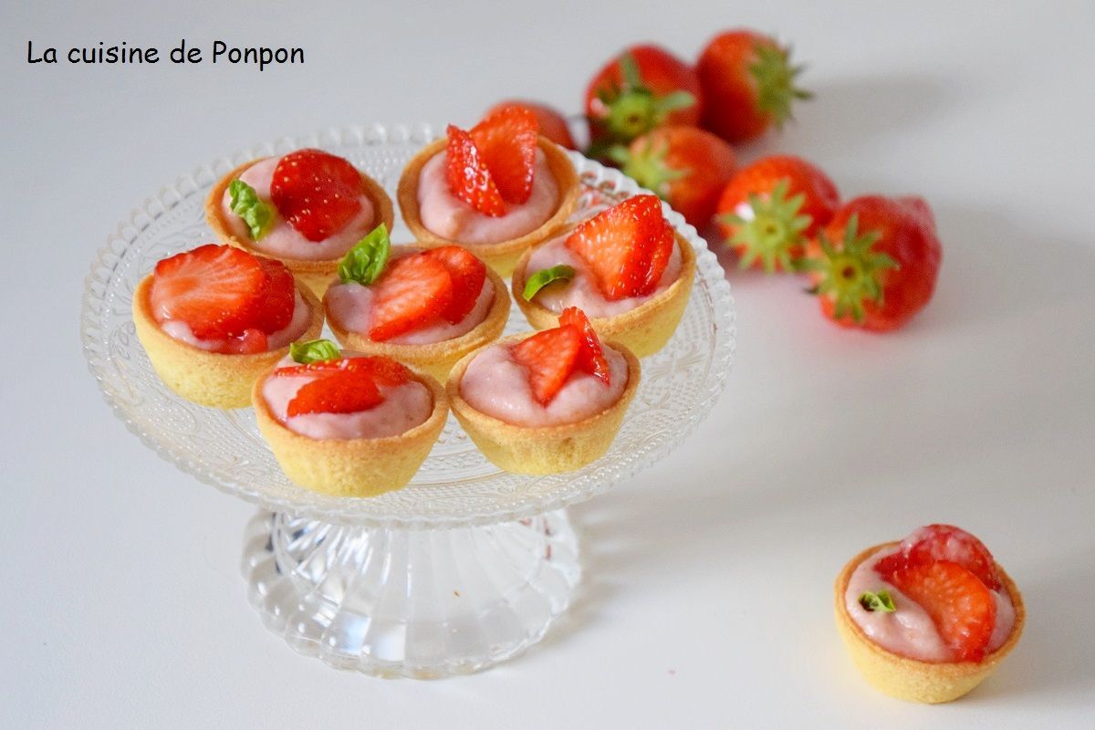 Tartelettes De Fraises Sur Un Lit De Ganache Au Chocolat Blanc Coco Et Gingembre Recette Ptitchef