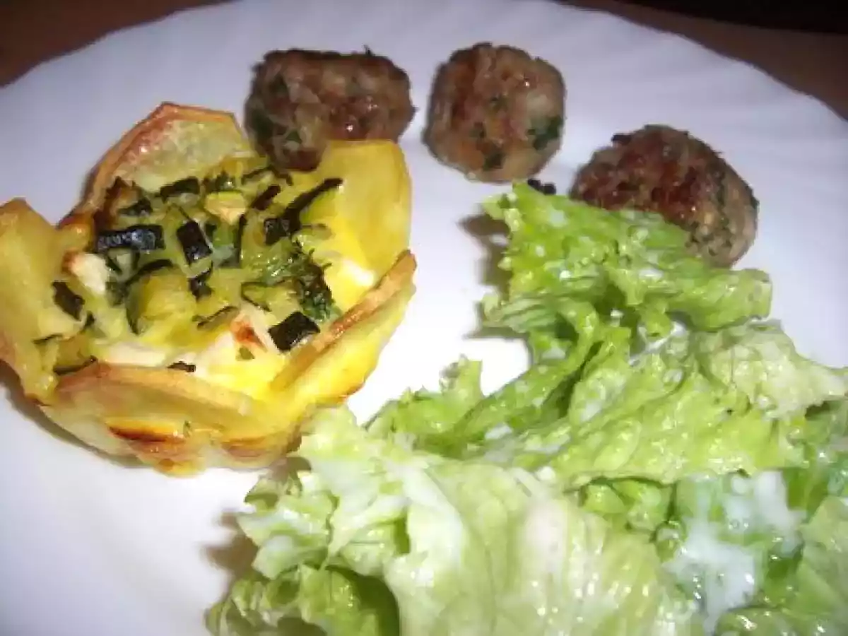 Tartelettes pommes de terre - feta - courgette et boulettes de viande au persil
